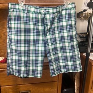 Almost as New Men’s Izod Straight Fit Golf Shorts multi plat design in size 36